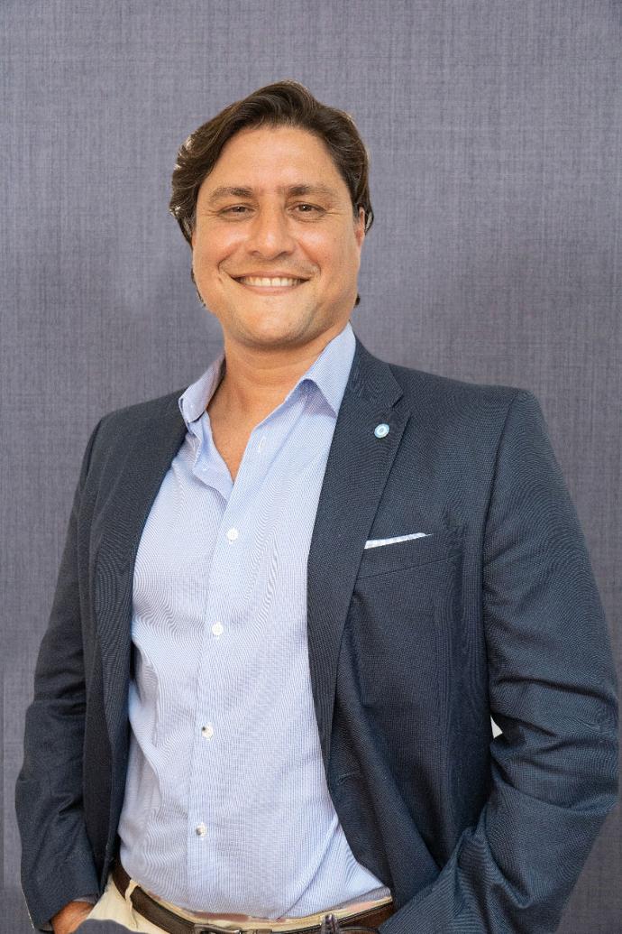 Angel G. Appiani Médico Especialista en Cirugía Plástica Estética y Reparadora Blessa